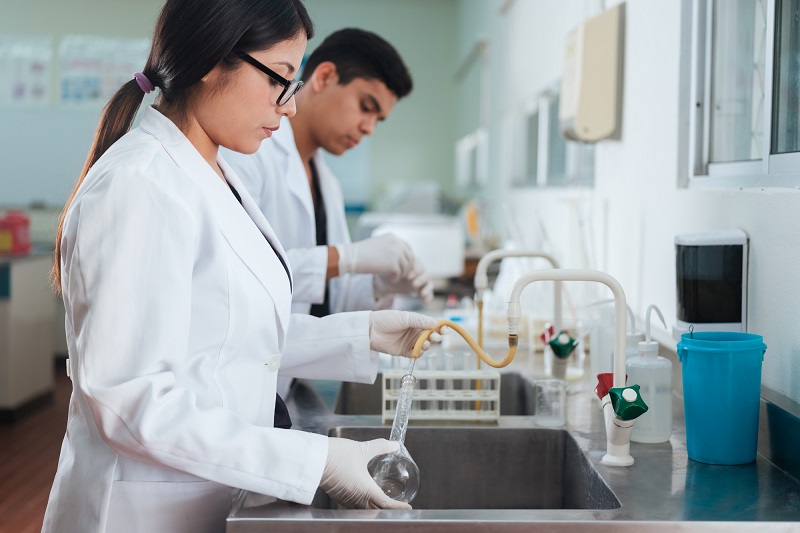 mycie szkła  laboratoryjnego